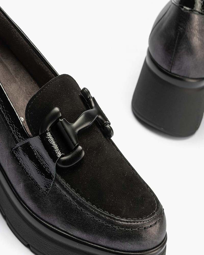 Mocasín Pitillos de mujer con hebilla mate Negro