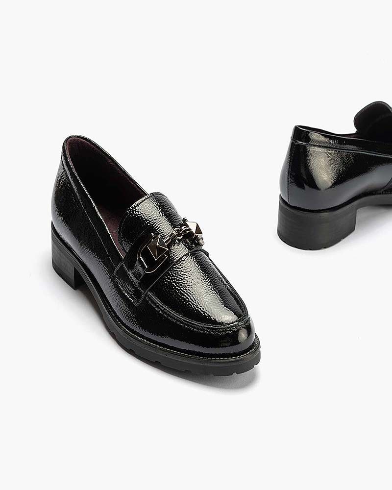 Mocasín Pitillos de mujer con adorno en charol Negro