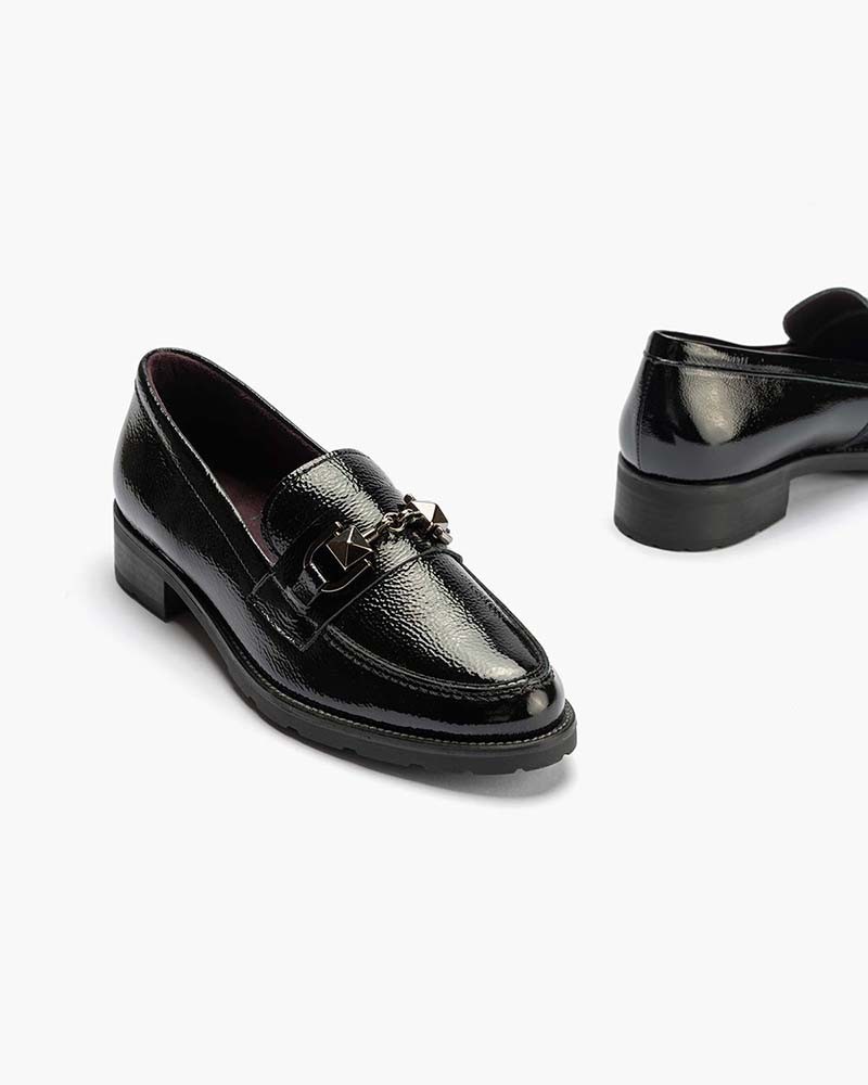 Mocasín Pitillos de mujer con adorno en charol Negro