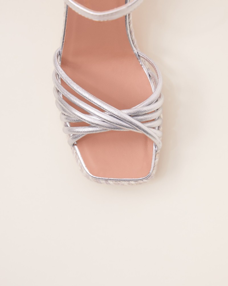 Sandalia de mujer multitiras con tacón Plata