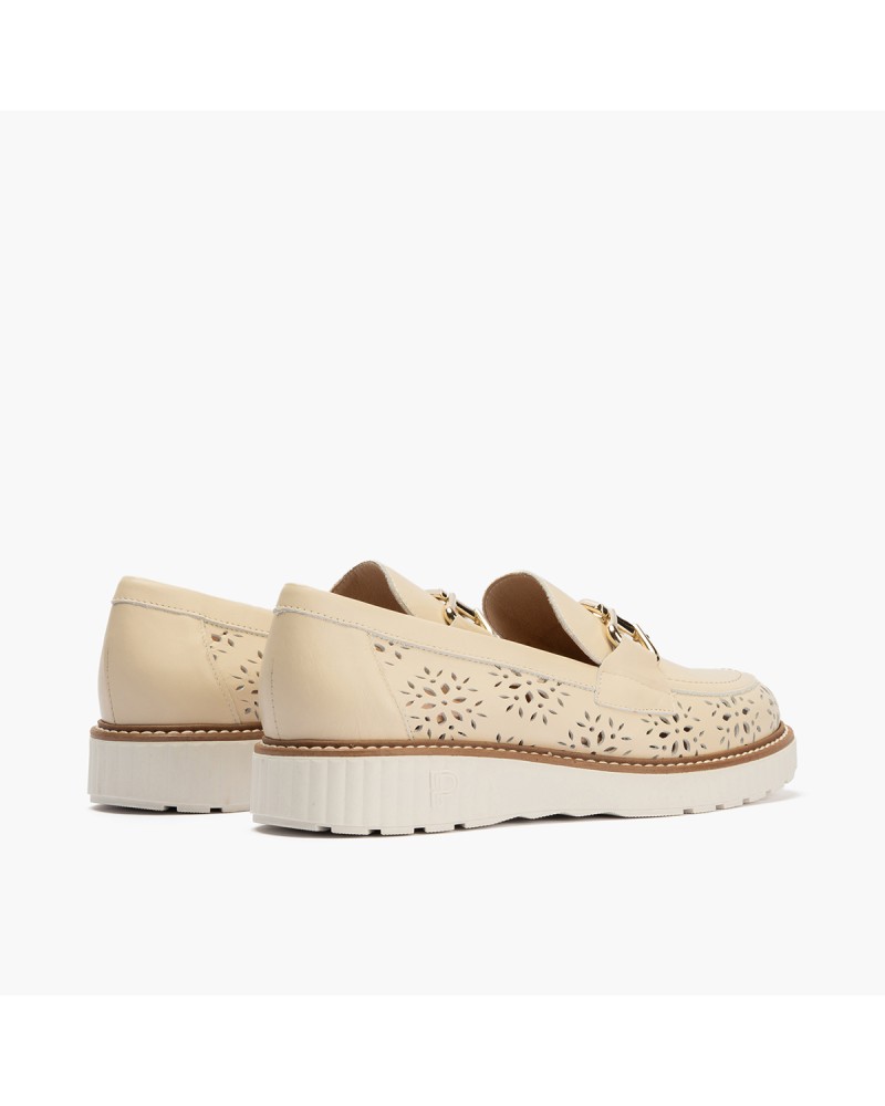 Mocasín Boogie bajo Pitillos de mujer con hebilla dorada y picados Crema 3