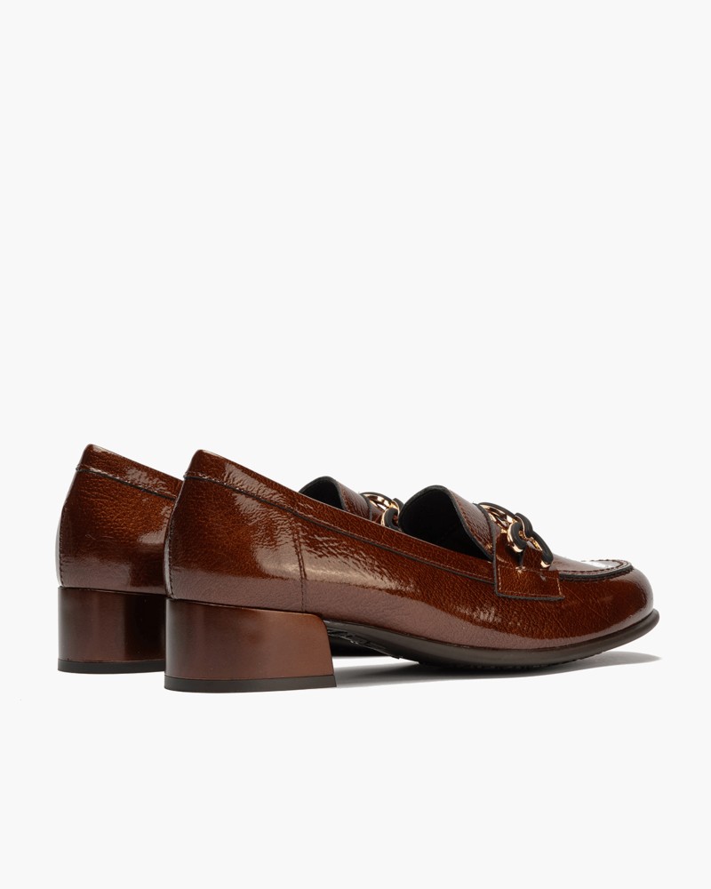 Mocasín En Charol Con Adorno 3