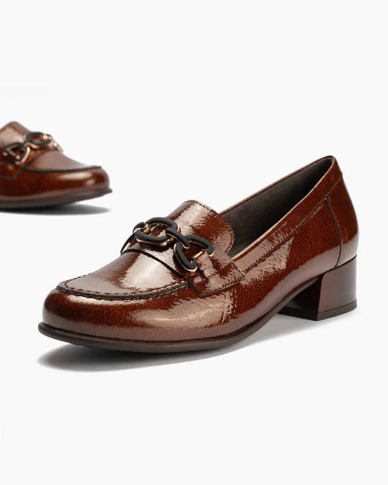 Mocasín En Charol Con Adorno 4