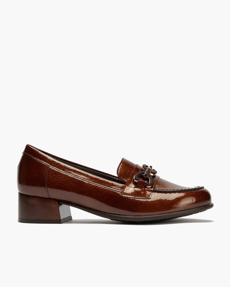 Mocasín En Charol Con Adorno 1