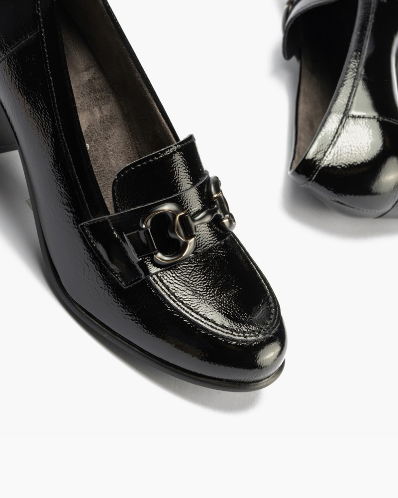 Mocasín Charol Con Adorno 4