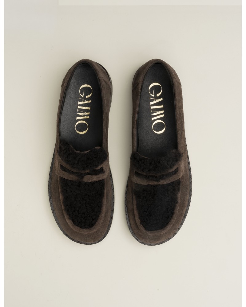 Mocasín de serraje con borreguito moka 3
