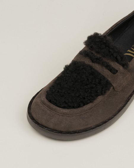 Mocasín de serraje con borreguito moka 2