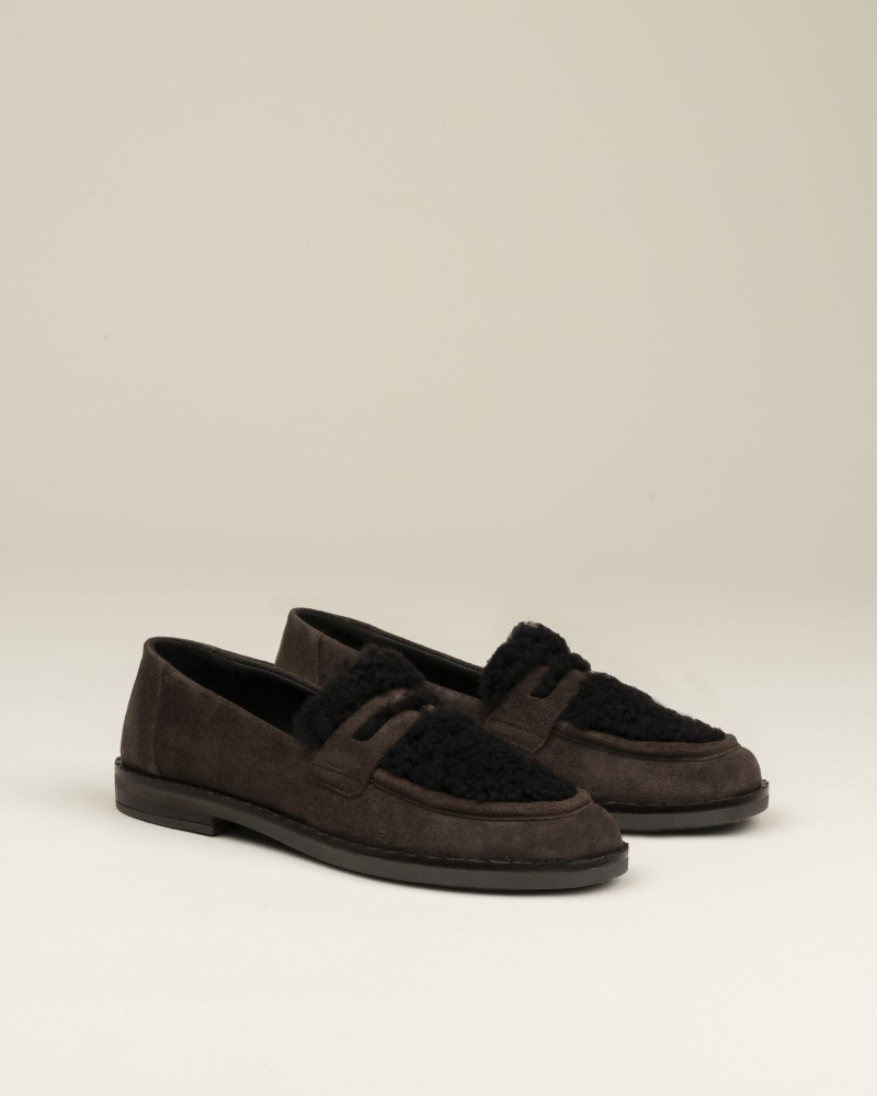 Mocasín de serraje con borreguito moka 4
