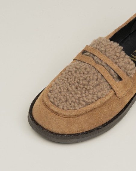 Mocasín de serraje con borreguito marrón 2