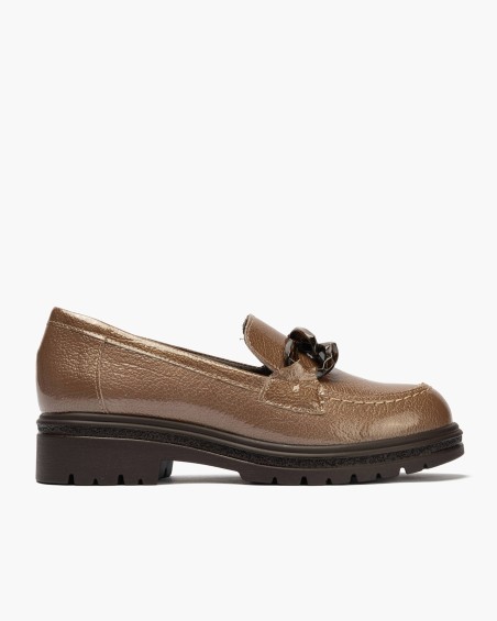 Mocasín En Charol Con Cadena 1